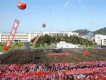 Lễ mít tinh ở quảng trường Kim Nhật Thành, thủ đô Bình Nhưỡng, Triều Tiên hôm 15/4.